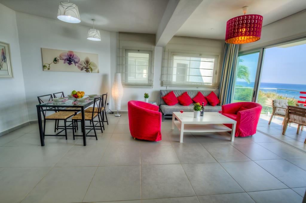Beachfront Trident Protaras Eksteriør billede