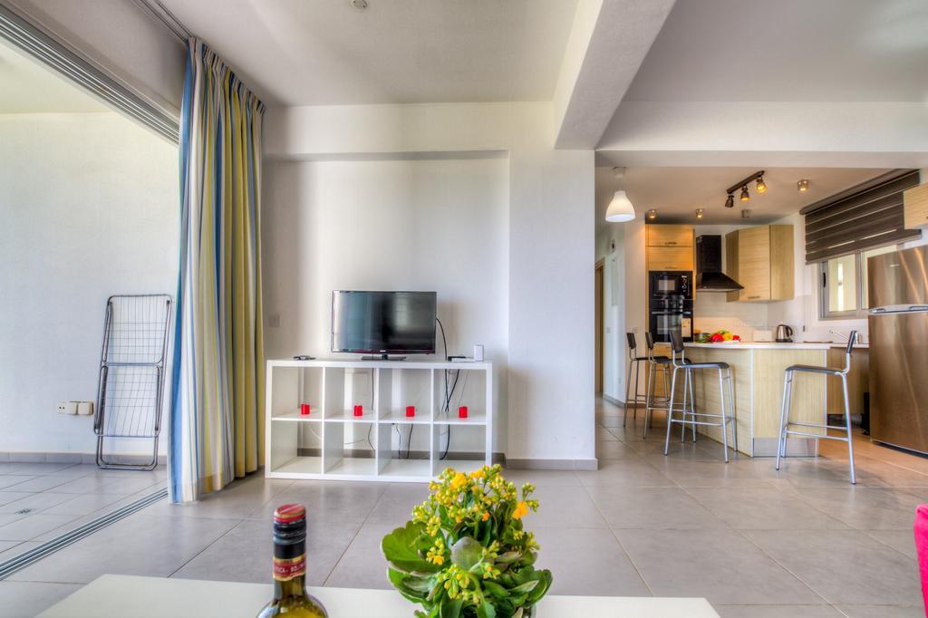 Beachfront Trident Protaras Eksteriør billede