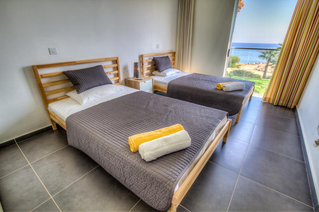 Beachfront Trident Protaras Eksteriør billede