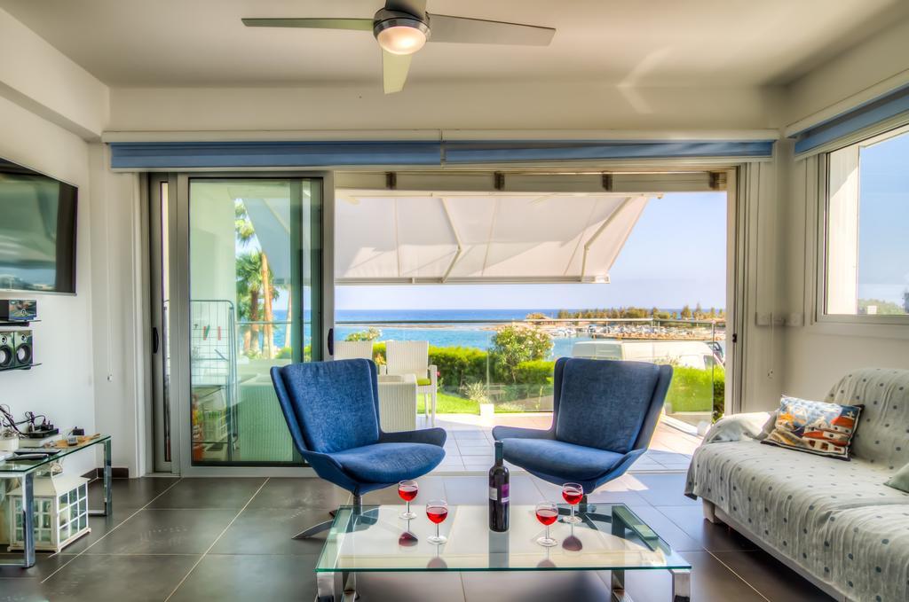 Beachfront Trident Lejlighed Protaras Eksteriør billede