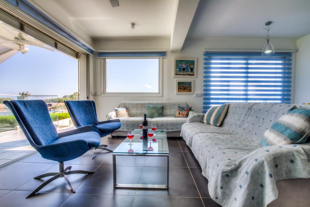 Beachfront Trident Protaras Eksteriør billede