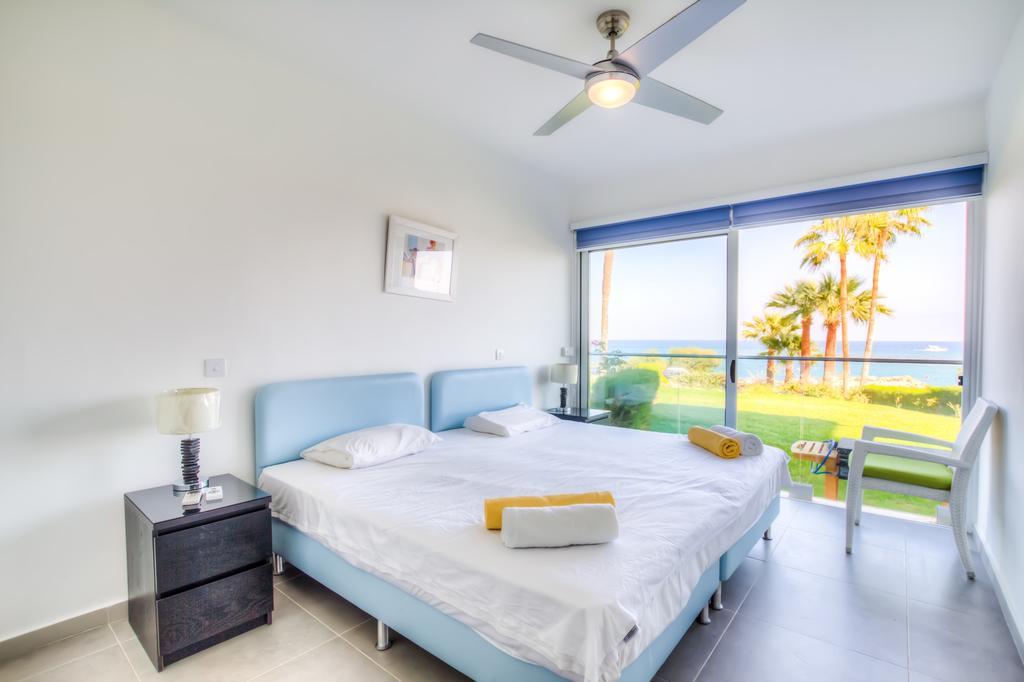 Beachfront Trident Protaras Eksteriør billede