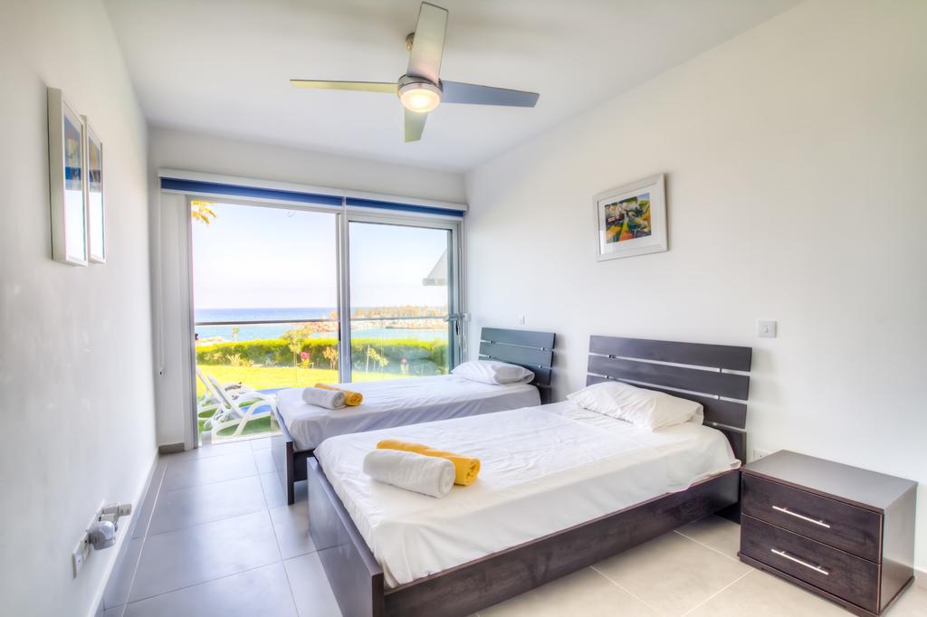 Beachfront Trident Protaras Eksteriør billede