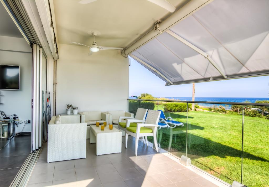 Beachfront Trident Protaras Eksteriør billede